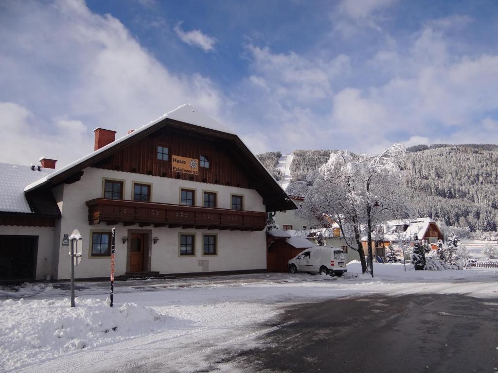 Apartamento Haus Edelweiss Sankt Margarethen im Lungau Exterior foto